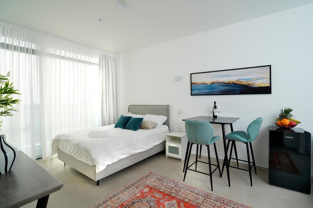 Hi-Yam Seaview Apartments & Suites - יש ממ"ד Bat Yam Exterior photo