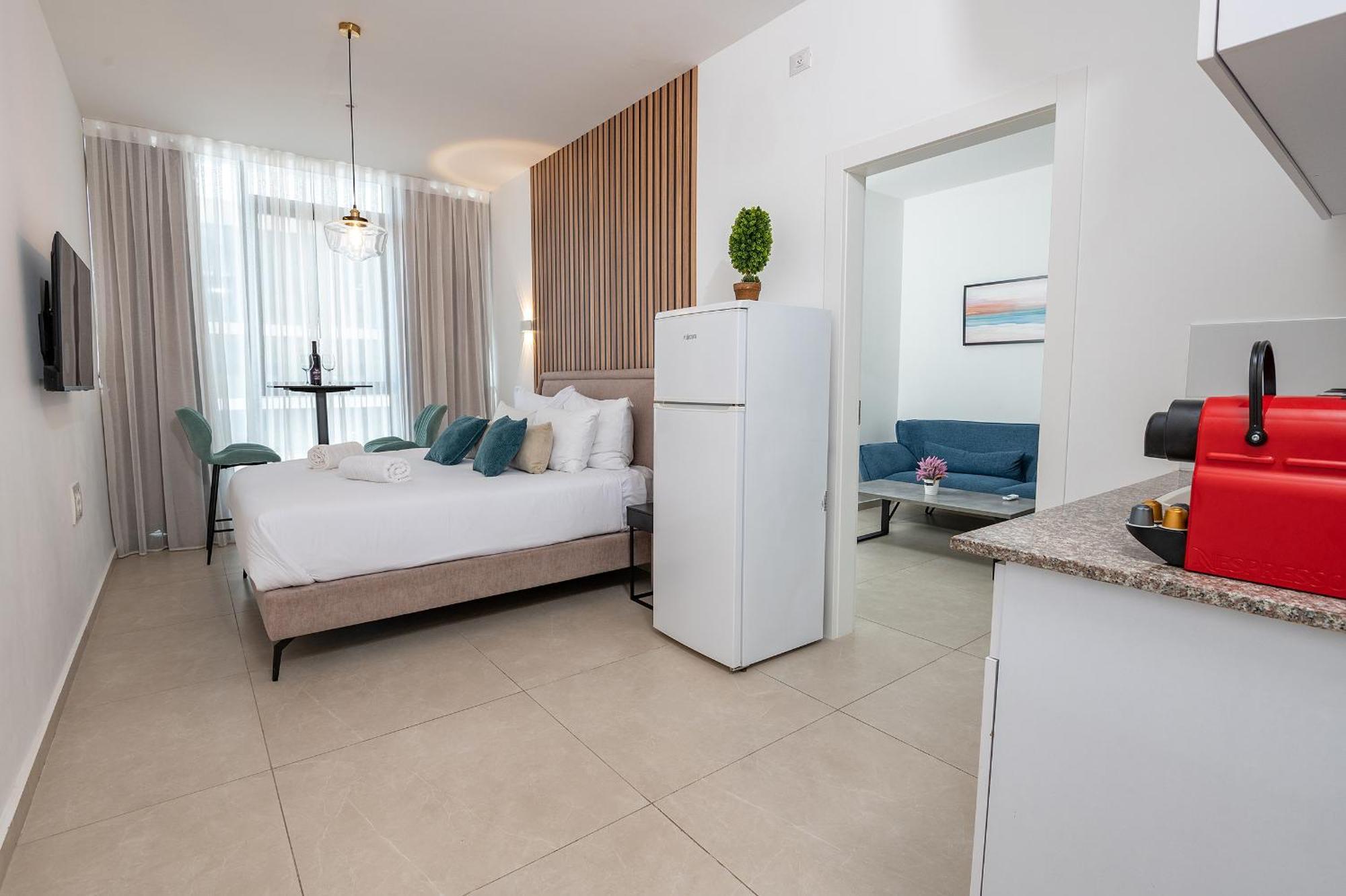 Hi-Yam Seaview Apartments & Suites - יש ממ"ד Bat Yam Exterior photo