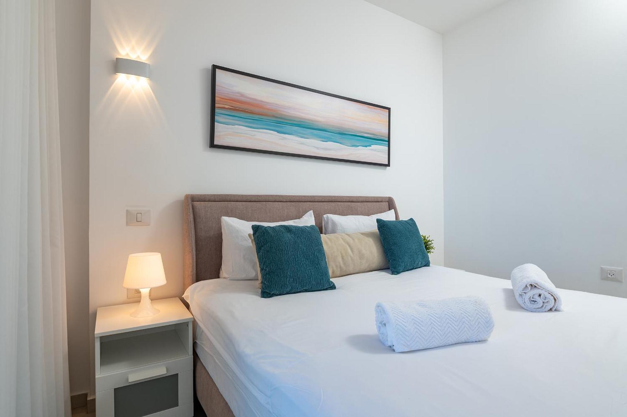 Hi-Yam Seaview Apartments & Suites - יש ממ"ד Bat Yam Room photo